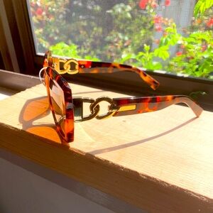 tortoise shell glasses